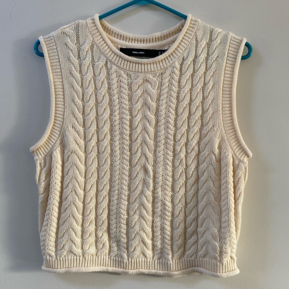 Vero Moda cable knit sweater vest Size Medium